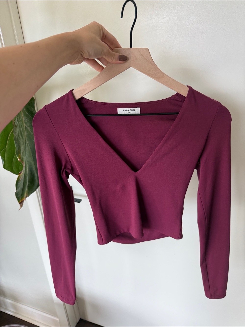 Aritizia Babaton Contour V-Neck Longsleeve — Deep Berry, size XS